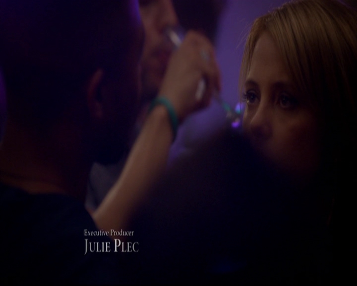 VampireDiariesWorld-dot-nl_TheOriginals_3x02YouHungTheMoon0219.jpg