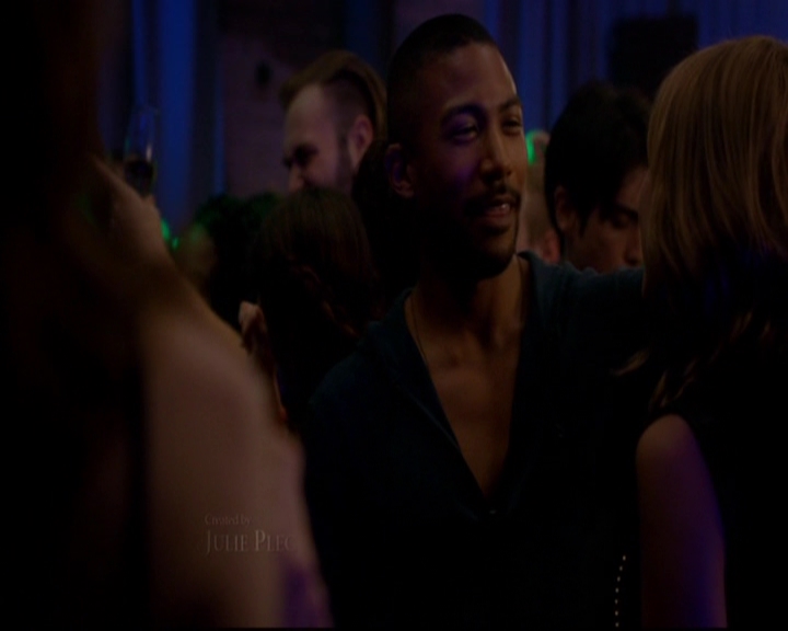 VampireDiariesWorld-dot-nl_TheOriginals_3x02YouHungTheMoon0221.jpg
