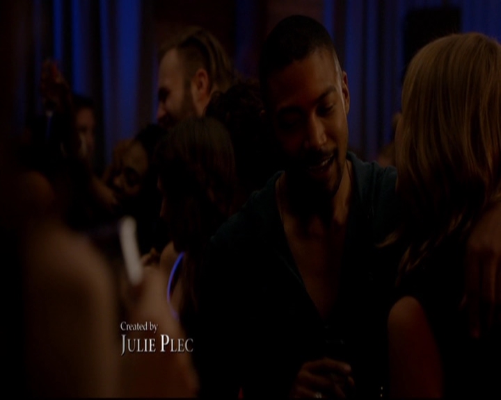 VampireDiariesWorld-dot-nl_TheOriginals_3x02YouHungTheMoon0222.jpg