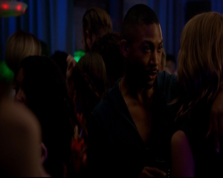 VampireDiariesWorld-dot-nl_TheOriginals_3x02YouHungTheMoon0223.jpg