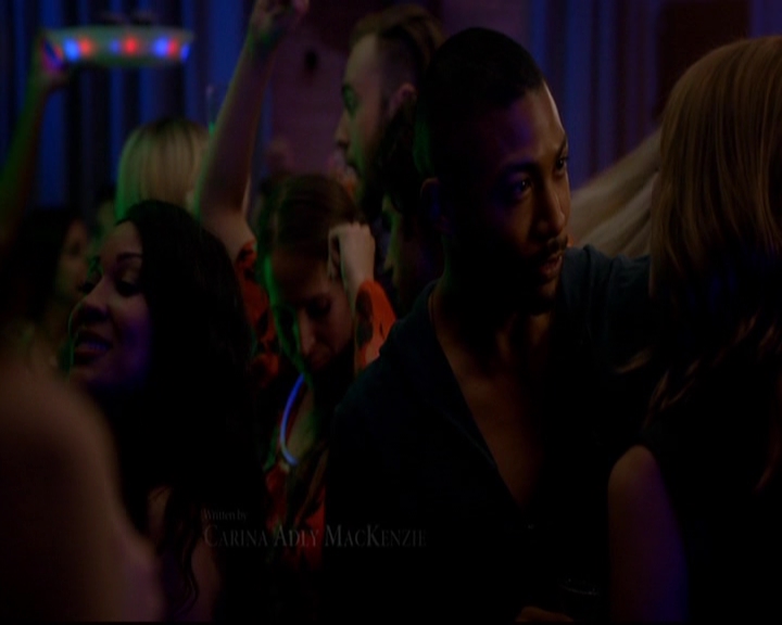 VampireDiariesWorld-dot-nl_TheOriginals_3x02YouHungTheMoon0224.jpg