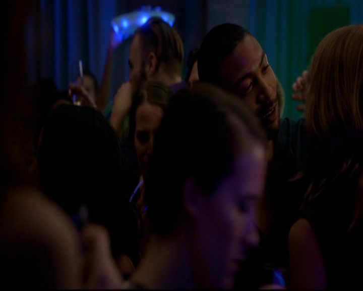 VampireDiariesWorld-dot-nl_TheOriginals_3x02YouHungTheMoon0226.jpg