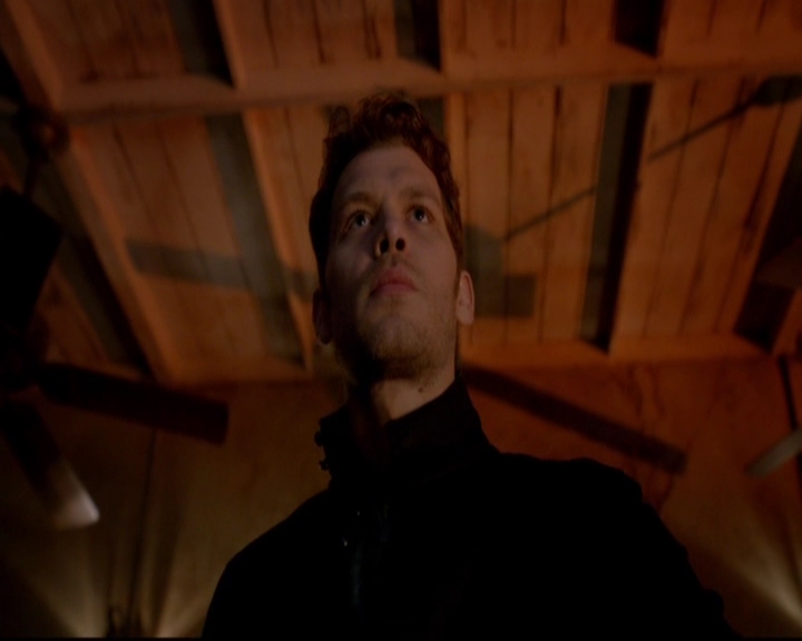 VampireDiariesWorld-dot-nl_TheOriginals_3x02YouHungTheMoon0340.jpg