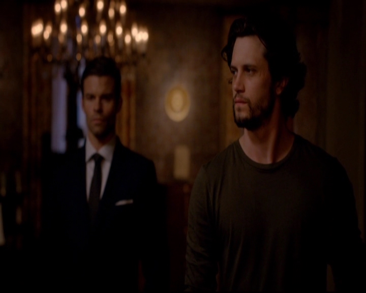 VampireDiariesWorld-dot-nl_TheOriginals_3x02YouHungTheMoon0352.jpg