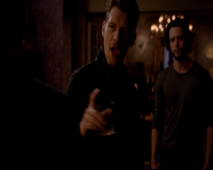 VampireDiariesWorld-dot-nl_TheOriginals_3x02YouHungTheMoon0376.jpg