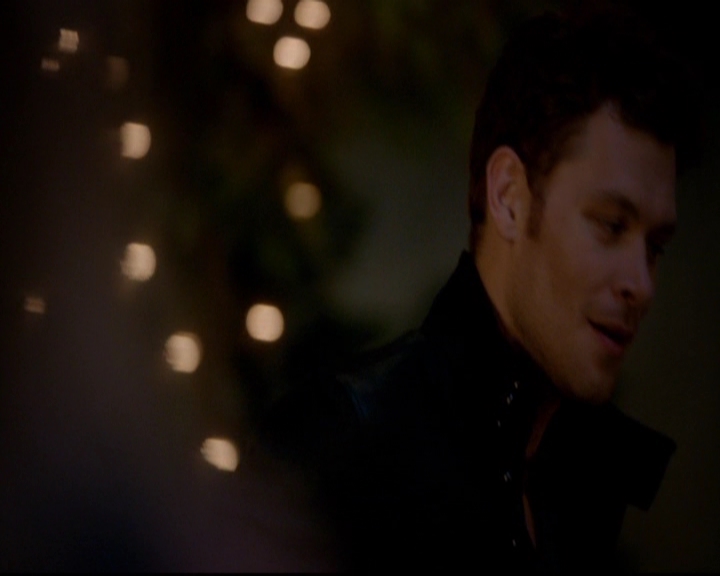 VampireDiariesWorld-dot-nl_TheOriginals_3x02YouHungTheMoon0513.jpg