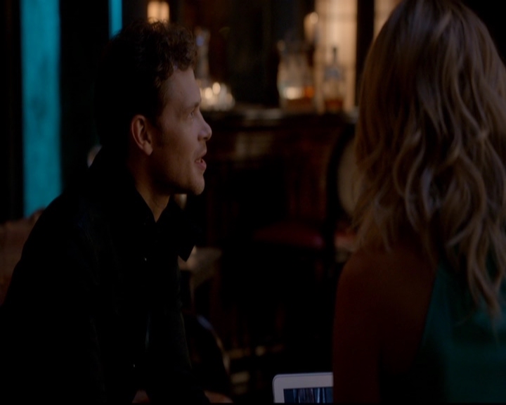 VampireDiariesWorld-dot-nl_TheOriginals_3x02YouHungTheMoon0533.jpg