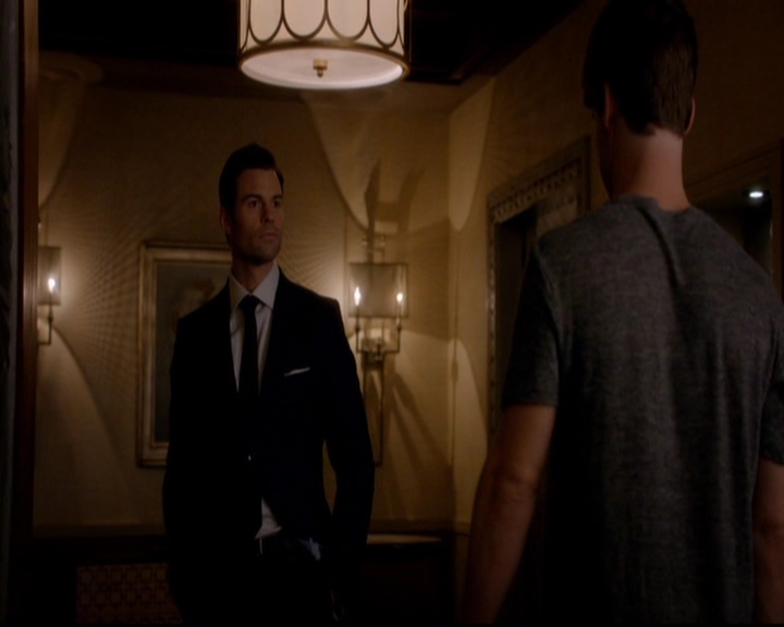 VampireDiariesWorld-dot-nl_TheOriginals_3x02YouHungTheMoon0588.jpg