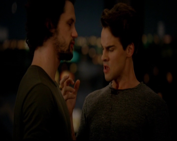 VampireDiariesWorld-dot-nl_TheOriginals_3x02YouHungTheMoon0665.jpg