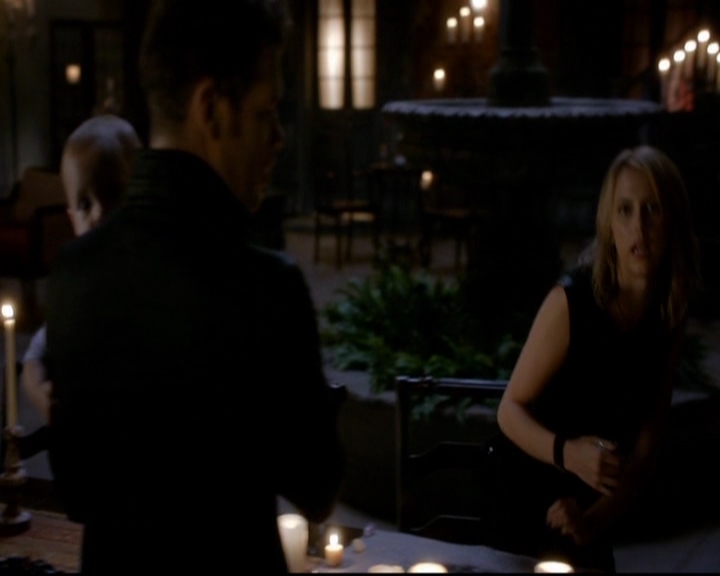VampireDiariesWorld-dot-nl_TheOriginals_3x02YouHungTheMoon1001.jpg