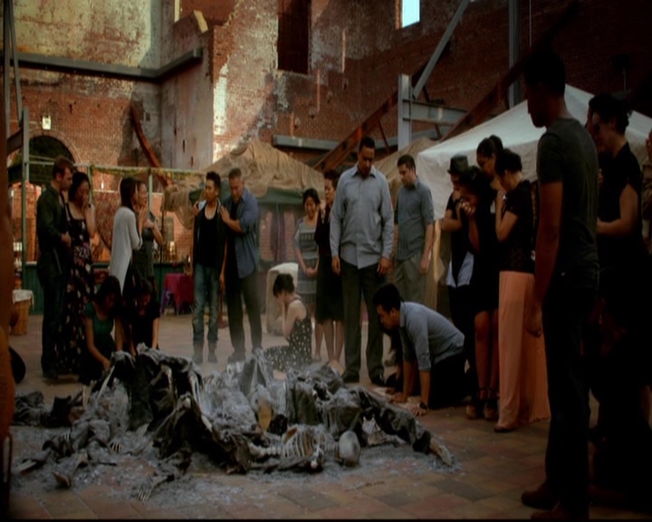 VampireDiariesWorld-dot-nl_TheOriginals_3x02YouHungTheMoon1198.jpg