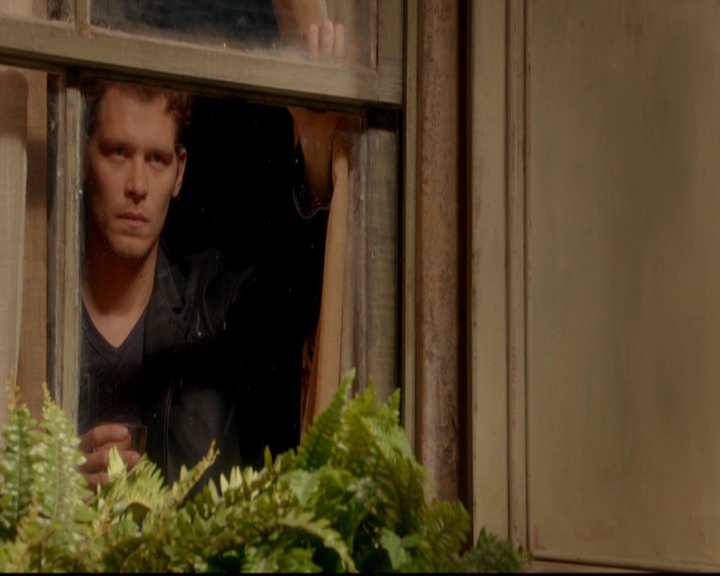 VampireDiariesWorld-dot-nl_TheOriginals_3x02YouHungTheMoon1928.jpg