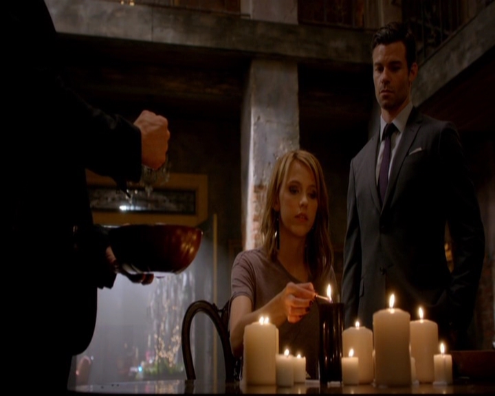 VampireDiariesWorld-dot-nl_TheOriginals_3x02YouHungTheMoon2084.jpg