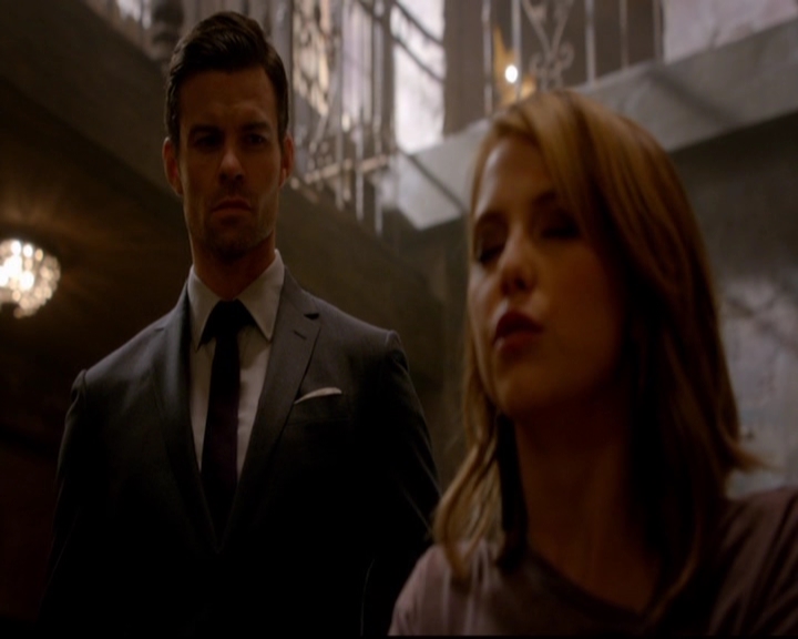 VampireDiariesWorld-dot-nl_TheOriginals_3x02YouHungTheMoon2108.jpg