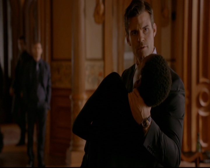VampireDiariesWorld-dot-nl_TheOriginals_3x03IllSeeYouInHellOrNewOrleans1506.jpg