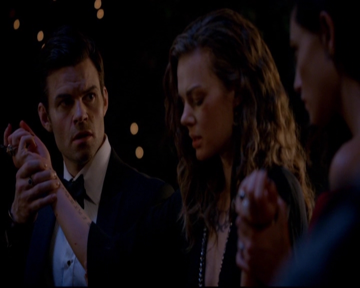 VampireDiariesWorld-dot-nl_TheOriginals_3x04AWalkOnTheWildSide1996.jpg