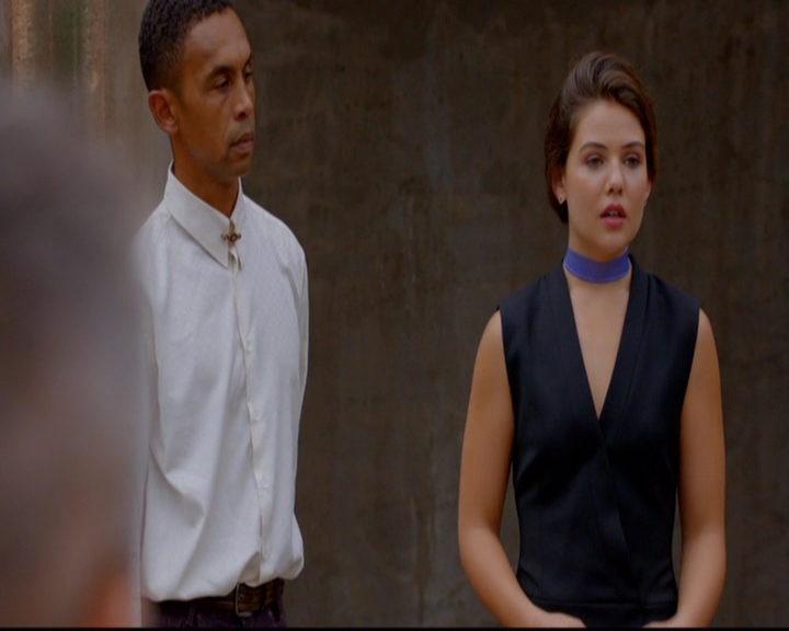 VampireDiariesWorld-dot-nl_TheOriginals_3x05TheAxemansLetters1217.jpg