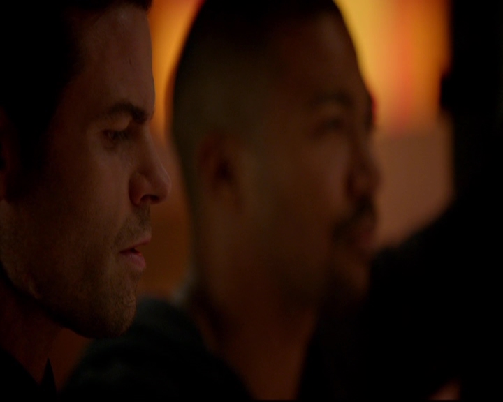 VampireDiariesWorld-dot-nl_TheOriginals_3x05TheAxemansLetters1327.jpg