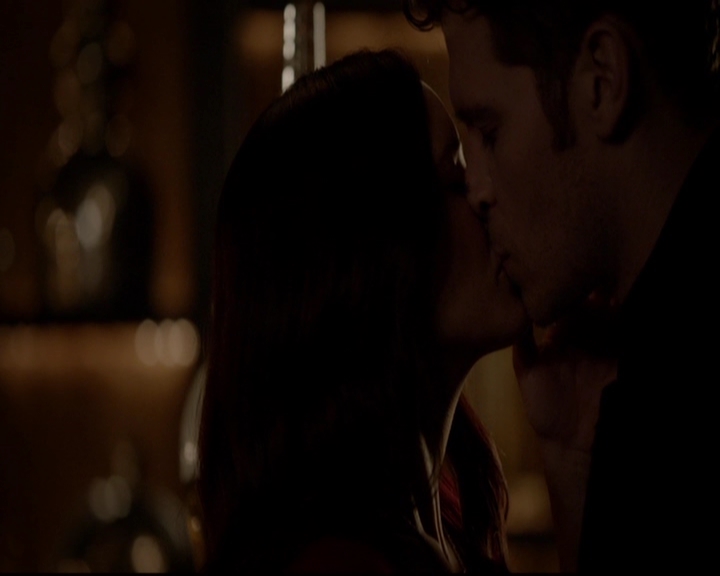 VampireDiariesWorld-dot-nl_TheOriginals_3x05TheAxemansLetters1571.jpg