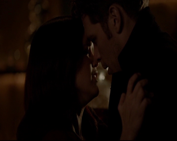 VampireDiariesWorld-dot-nl_TheOriginals_3x05TheAxemansLetters1576.jpg
