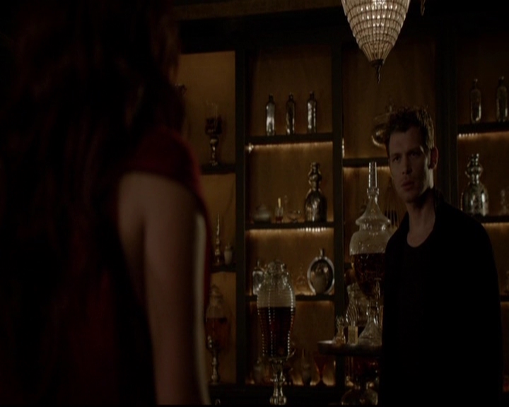 VampireDiariesWorld-dot-nl_TheOriginals_3x05TheAxemansLetters1818.jpg