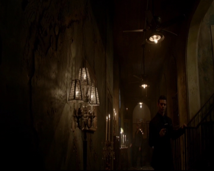 VampireDiariesWorld-dot-nl_TheOriginals_3x05TheAxemansLetters1940.jpg