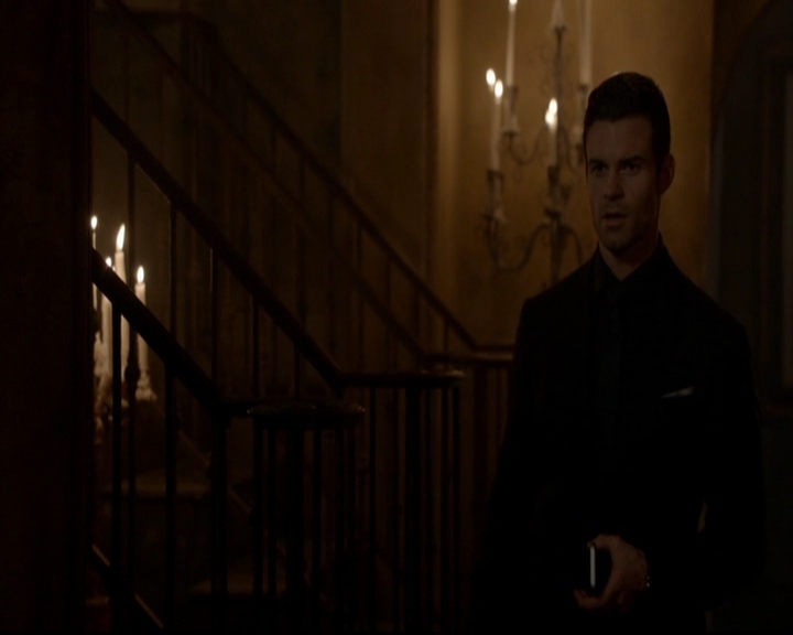 VampireDiariesWorld-dot-nl_TheOriginals_3x05TheAxemansLetters1945.jpg