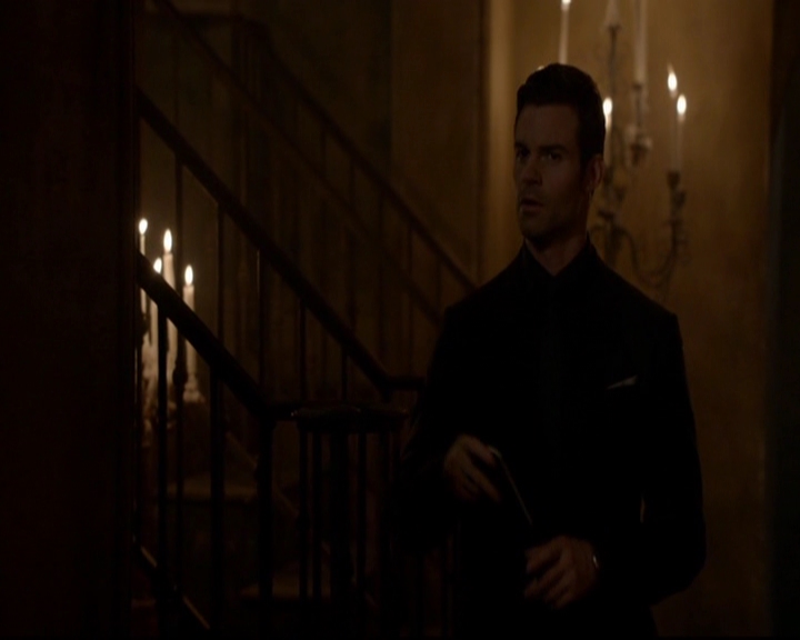 VampireDiariesWorld-dot-nl_TheOriginals_3x05TheAxemansLetters1946.jpg