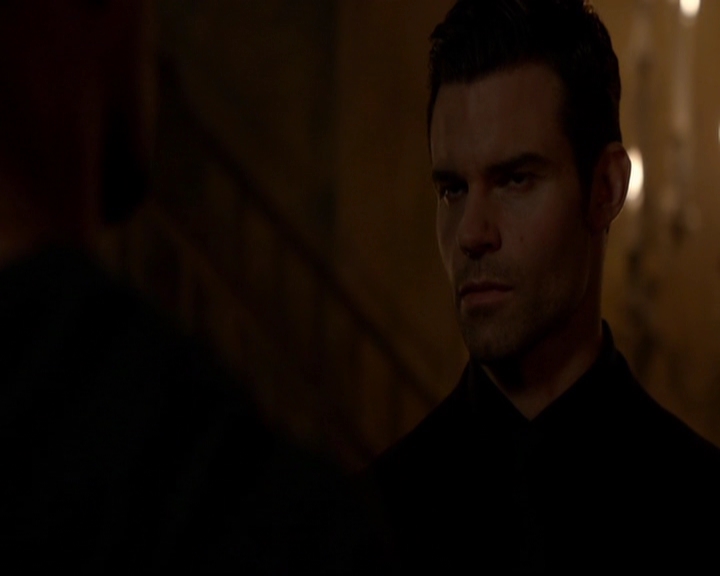 VampireDiariesWorld-dot-nl_TheOriginals_3x05TheAxemansLetters1970.jpg