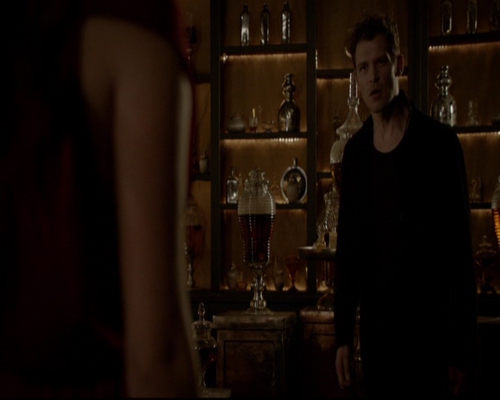 VampireDiariesWorld-dot-nl_TheOriginals_3x05TheAxemansLetters1978.jpg