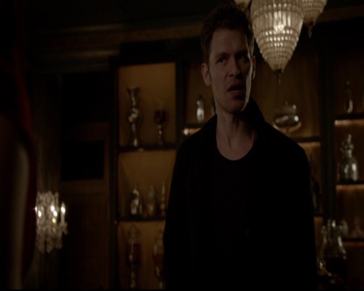 VampireDiariesWorld-dot-nl_TheOriginals_3x05TheAxemansLetters1980.jpg