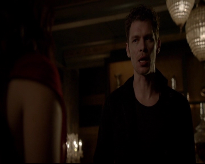 VampireDiariesWorld-dot-nl_TheOriginals_3x05TheAxemansLetters1981.jpg