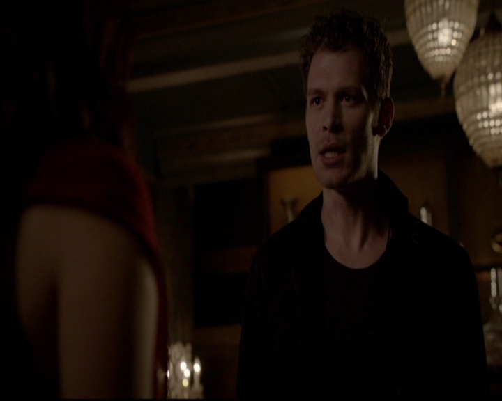 VampireDiariesWorld-dot-nl_TheOriginals_3x05TheAxemansLetters1982.jpg