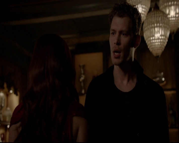 VampireDiariesWorld-dot-nl_TheOriginals_3x05TheAxemansLetters1989.jpg