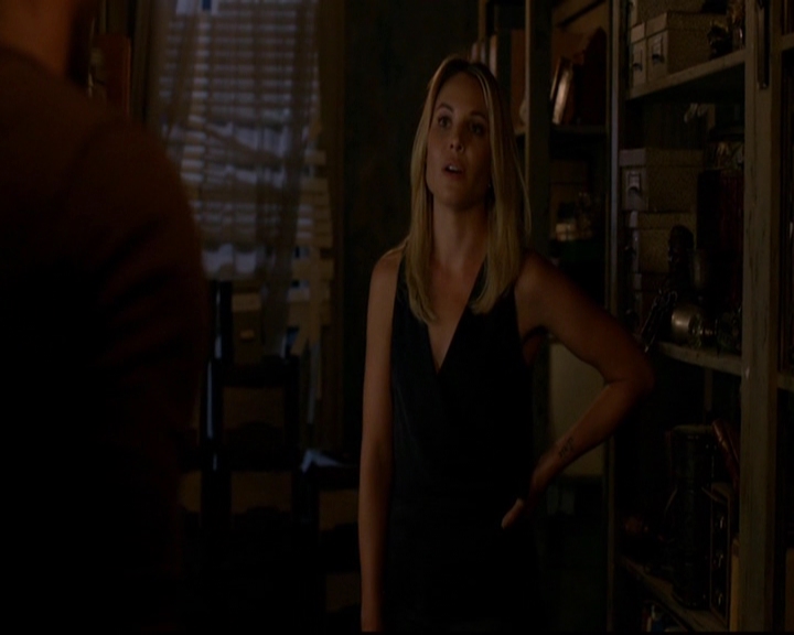 VampireDiariesWorld-dot-nl_TheOriginals_3x05TheAxemansLetters2111.jpg