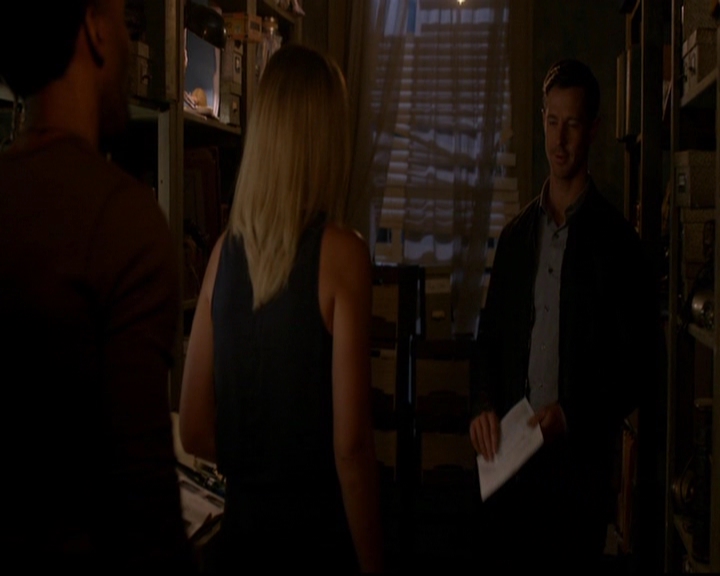 VampireDiariesWorld-dot-nl_TheOriginals_3x05TheAxemansLetters2128.jpg