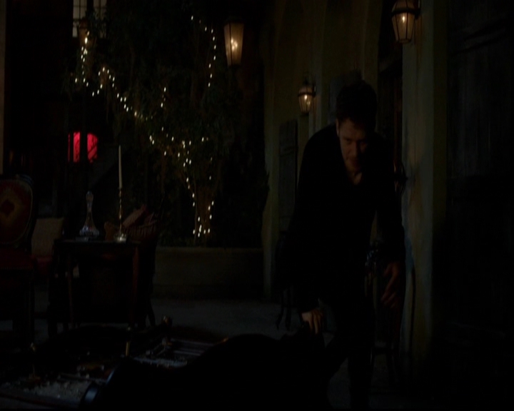 VampireDiariesWorld-dot-nl_TheOriginals_3x05TheAxemansLetters2208.jpg