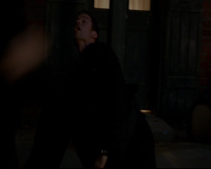 VampireDiariesWorld-dot-nl_TheOriginals_3x05TheAxemansLetters2209.jpg