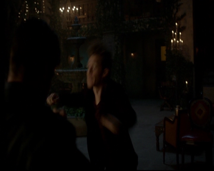 VampireDiariesWorld-dot-nl_TheOriginals_3x05TheAxemansLetters2212.jpg