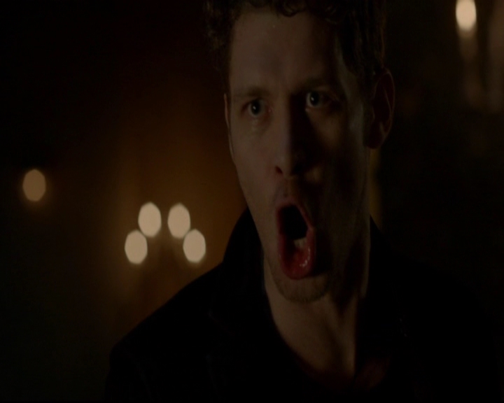 VampireDiariesWorld-dot-nl_TheOriginals_3x05TheAxemansLetters2223.jpg