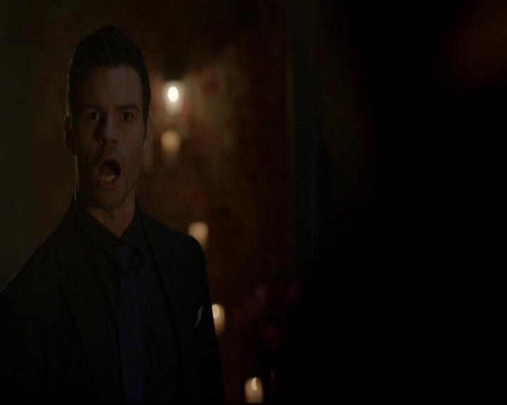 VampireDiariesWorld-dot-nl_TheOriginals_3x05TheAxemansLetters2224.jpg
