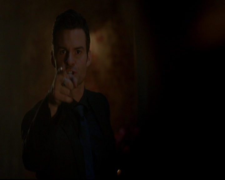 VampireDiariesWorld-dot-nl_TheOriginals_3x05TheAxemansLetters2226.jpg