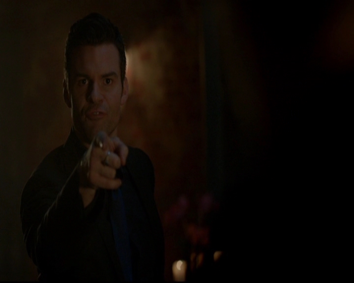 VampireDiariesWorld-dot-nl_TheOriginals_3x05TheAxemansLetters2227.jpg