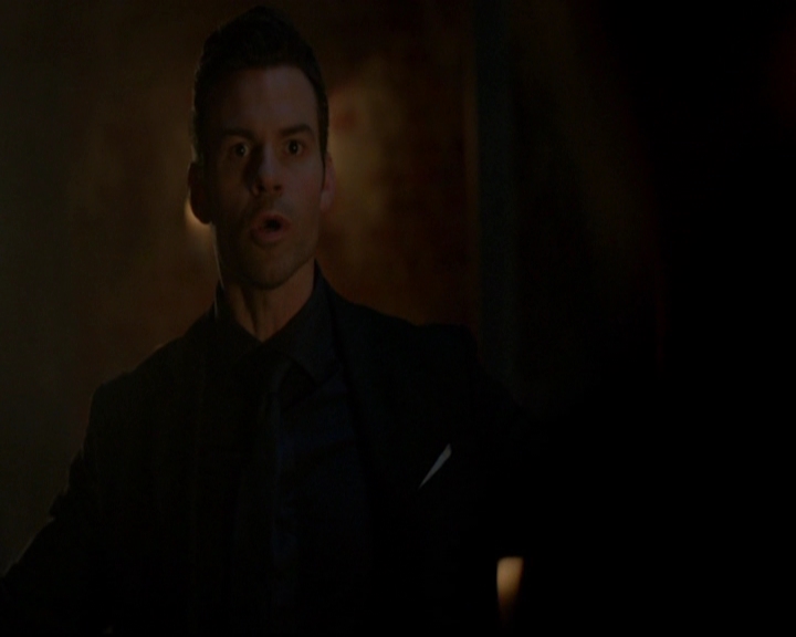 VampireDiariesWorld-dot-nl_TheOriginals_3x05TheAxemansLetters2228.jpg