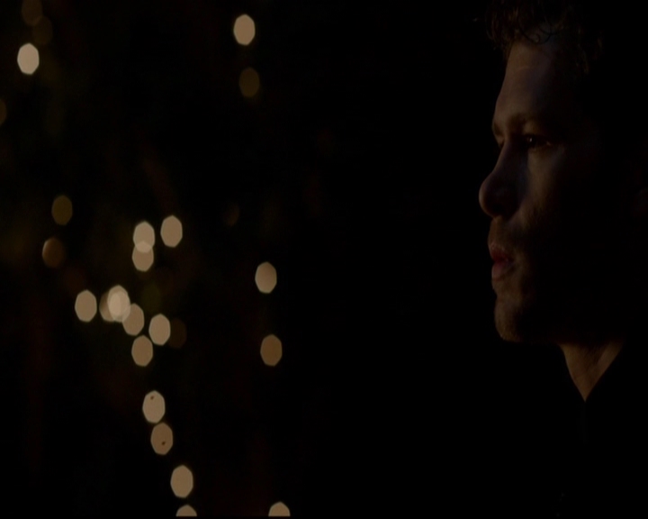 VampireDiariesWorld-dot-nl_TheOriginals_3x05TheAxemansLetters2274.jpg