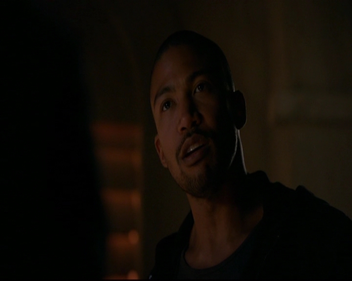 VampireDiariesWorld-dot-nl_TheOriginals_3x07OutOfTheEasy0085.jpg
