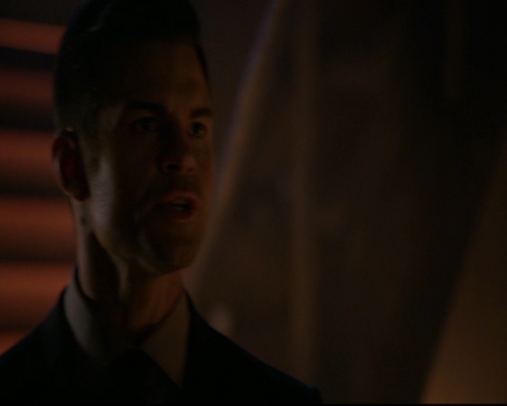 VampireDiariesWorld-dot-nl_TheOriginals_3x07OutOfTheEasy0088.jpg