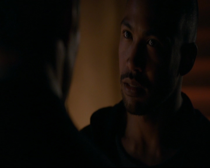 VampireDiariesWorld-dot-nl_TheOriginals_3x07OutOfTheEasy0095.jpg