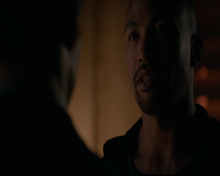 VampireDiariesWorld-dot-nl_TheOriginals_3x07OutOfTheEasy0100.jpg