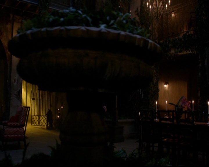 VampireDiariesWorld-dot-nl_TheOriginals_3x07OutOfTheEasy0116.jpg